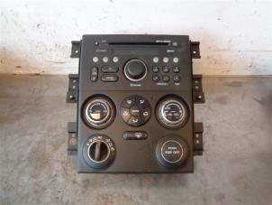 Gebruikte Radio CD Speler Suzuki Grand Vitara II (JT) 1.6 16V Prijs op aanvraag aangeboden door Autohandel-Smet Gebroeders NV