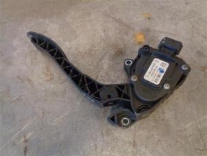 Gebruikte Sensor Gaspedaalpositie Renault Master III (FV) 2.3 dCi 125 16V FWD Prijs op aanvraag aangeboden door Autohandel-Smet Gebroeders NV