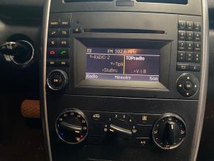 Gebruikte Radio Mercedes A (W169) 2.0 A-180 CDI 16V 5-Drs. Prijs op aanvraag aangeboden door Autohandel-Smet Gebroeders NV