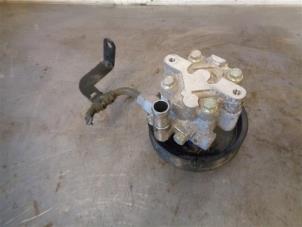 Gebruikte Servopomp Renault Master III (FV) 2.3 dCi 145 16V RWD Prijs op aanvraag aangeboden door Autohandel-Smet Gebroeders NV