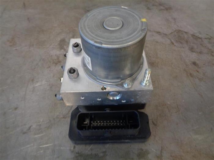 Gebruikte ABS Pomp Citroen Jumpy 2.0 Blue HDI 180 Prijs op aanvraag aangeboden door Autohandel-Smet Gebroeders NV