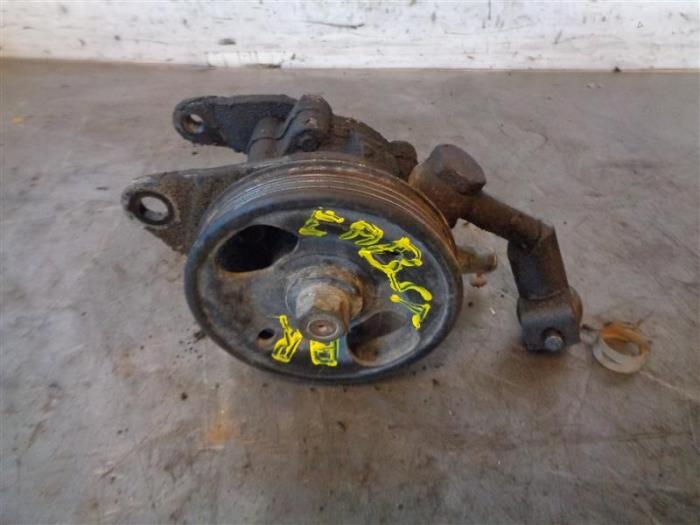 Gebruikte Servopomp Nissan Cabstar (F22) 35.14/45.14 DCI Prijs op aanvraag aangeboden door Autohandel-Smet Gebroeders NV