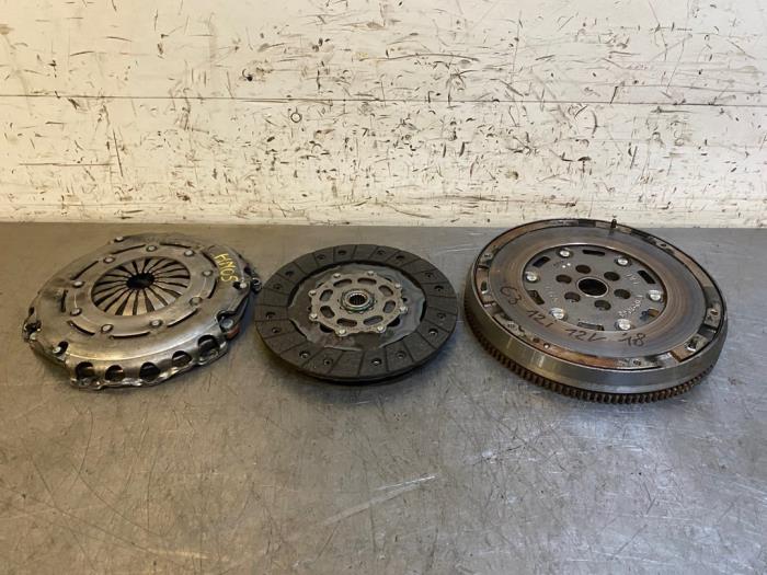 Gebruikte Koppelingsset (compleet) Toyota ProAce City Verso (BKY) 1.2 VVT-i 110 Prijs op aanvraag aangeboden door Autohandel-Smet Gebroeders NV