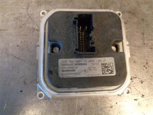 Gebruikte Xenon Lamp Peugeot 5008 II (M4/MC/MJ/MR) 1.2 12V e-THP PureTech 130 Prijs op aanvraag aangeboden door Autohandel-Smet Gebroeders NV