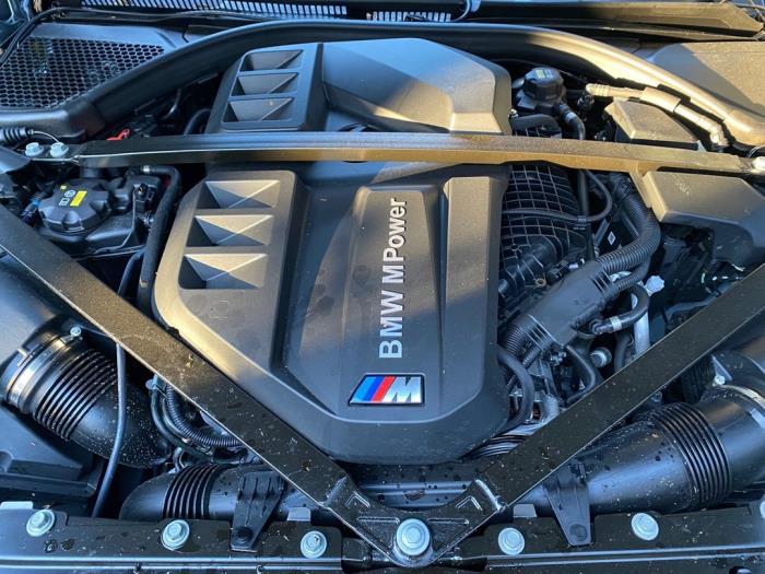 Motor van een BMW M3 2021