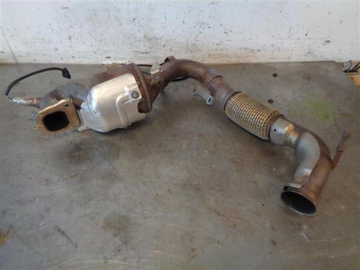 Gebruikte Katalysator Ford Fiesta 7 1.1 Ti-VCT 12V 85 Prijs op aanvraag aangeboden door Autohandel-Smet Gebroeders NV
