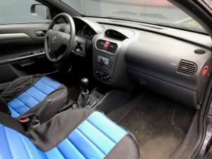 Gebruikte Airbag set + dashboard Opel Tigra Twin Top 1.4 16V Prijs op aanvraag aangeboden door Autohandel-Smet Gebroeders NV