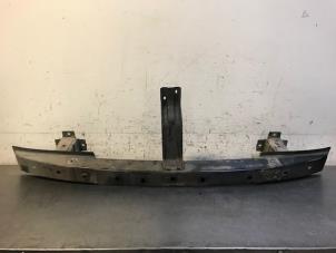 Gebruikte Bumperbalk voor Renault Trafic (1FL/2FL/3FL/4FL) 1.6 dCi 95 Prijs op aanvraag aangeboden door Autohandel-Smet Gebroeders NV