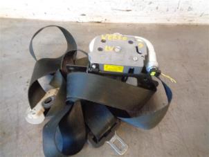 Gebruikte Veiligheidsgordel links-voor Toyota Verso S 1.33 16V Dual VVT-I Prijs op aanvraag aangeboden door Autohandel-Smet Gebroeders NV