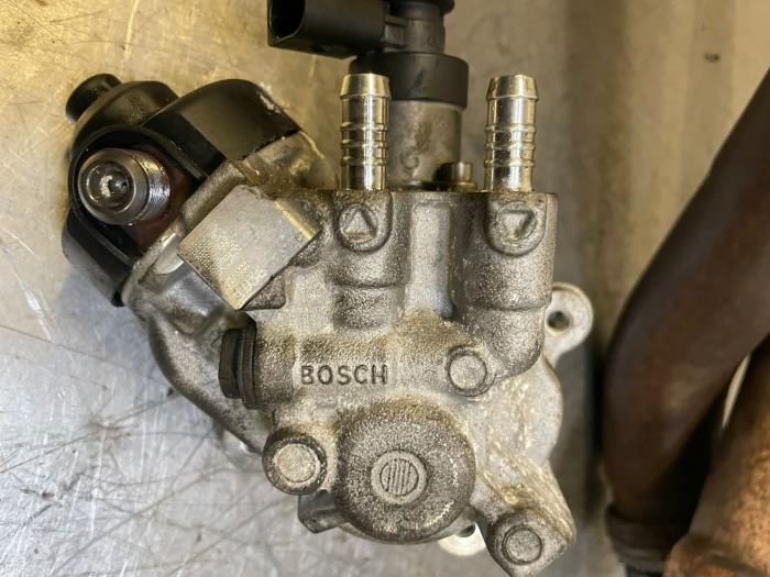 Gebruikte Hogedrukpomp Volkswagen Caddy Combi IV 2.0 TDI 102 Prijs op aanvraag aangeboden door Autohandel-Smet Gebroeders NV