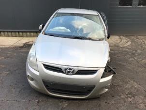Gebruikte Koplamp rechts Hyundai i20 1.4i 16V Prijs op aanvraag aangeboden door Autohandel-Smet Gebroeders NV