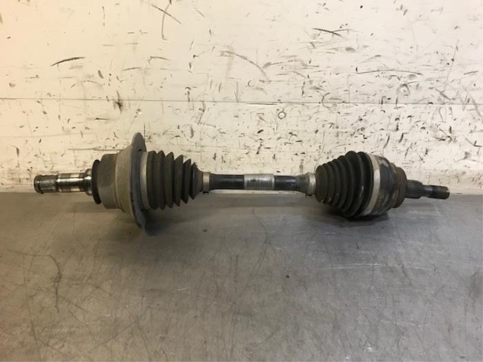 Gebruikte Aandrijfas links-voor Mercedes GL (X166) 5.5 GL 63 AMG V8 32V 4-Matic Prijs op aanvraag aangeboden door Autohandel-Smet Gebroeders NV
