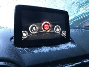 Gebruikte Navigatie Display Mazda 2 (DJ/DL) 1.5 SkyActiv-G 90 Prijs op aanvraag aangeboden door Autohandel-Smet Gebroeders NV