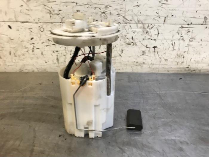 Gebruikte Tank element Pomp Opel Corsa E Prijs op aanvraag aangeboden door Autohandel-Smet Gebroeders NV