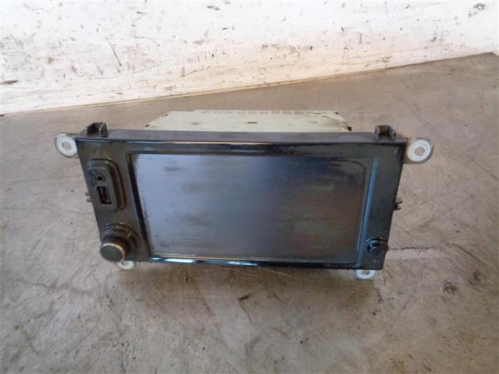 Gebruikte Display Interieur Renault Clio IV Estate/Grandtour (7R) 1.5 Energy dCi 90 FAP Prijs op aanvraag aangeboden door Autohandel-Smet Gebroeders NV