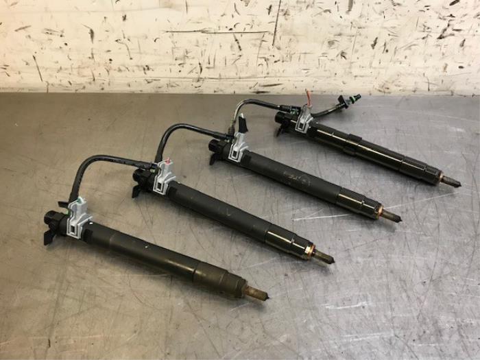 Gebruikte Verstuiver (diesel) Ford Kuga II (DM2) 2.0 TDCi 16V 136 Prijs op aanvraag aangeboden door Autohandel-Smet Gebroeders NV