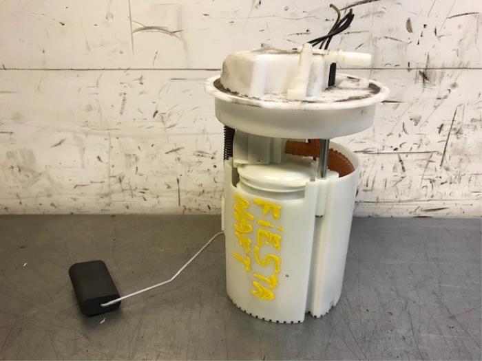 Gebruikte Tank element Pomp Ford Fiesta 6 (JA8) 1.0 Ti-VCT 12V 65 Prijs op aanvraag aangeboden door Autohandel-Smet Gebroeders NV