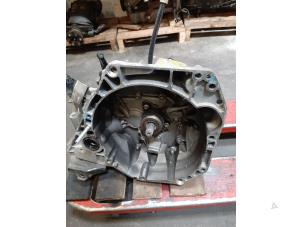 Gebruikte Versnellingsbak Renault Clio IV (5R) 0.9 Energy TCE 75 12V Prijs op aanvraag aangeboden door Autohandel-Smet Gebroeders NV