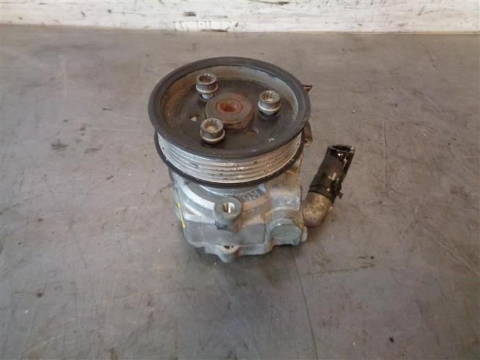 Gebruikte Pomp Servo Volkswagen Transporter T5 2.0 TDI DRF Prijs op aanvraag aangeboden door Autohandel-Smet Gebroeders NV