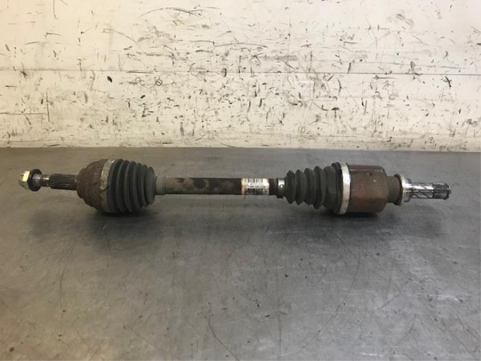 Gebruikte Steekas links-voor Renault Clio III (BR/CR) 1.5 dCi 85 Prijs op aanvraag aangeboden door Autohandel-Smet Gebroeders NV