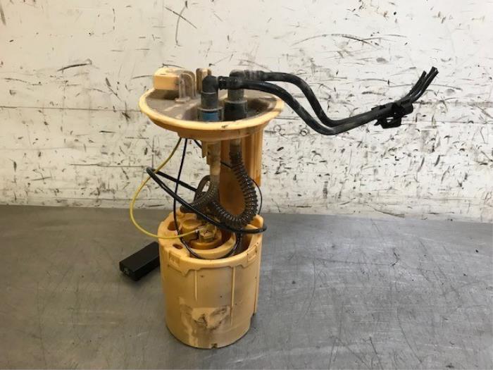 Gebruikte Tank element Pomp Volkswagen Crafter 2.5 TDI 30/32/35/46/50 Prijs op aanvraag aangeboden door Autohandel-Smet Gebroeders NV
