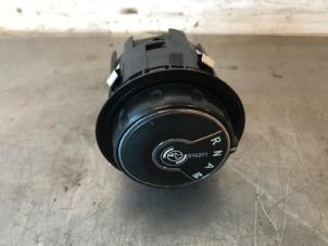 Gebruikte Standenschakelaar automaatbak Peugeot Partner Tepee (7A/B/C/D/E/F/G/J/P/S) 1.6 BlueHDi 100 Prijs op aanvraag aangeboden door Autohandel-Smet Gebroeders NV