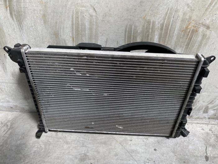 Gebruikte Radiateur BMW Mini (R50/53) 1.6 16V One Prijs op aanvraag aangeboden door Autohandel-Smet Gebroeders NV