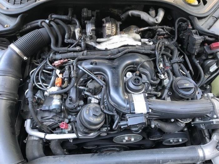Motor van een Porsche Panamera (970) 3.0 D V6 24V 2014