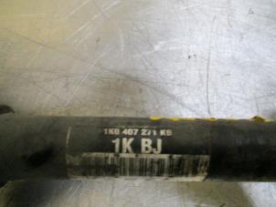 Gebruikte Aandrijfas links-voor Volkswagen Caddy Combi III (2KB,2KJ) 2.0 TDI 16V DPF Prijs op aanvraag aangeboden door Autohandel-Smet Gebroeders NV