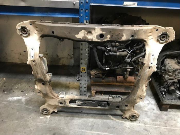 Gebruikte Subframe Volvo XC90 I 2.4 D5 20V Prijs op aanvraag aangeboden door Autohandel-Smet Gebroeders NV