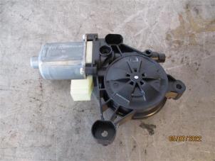 Gebruikte Motor electrisch raam Volkswagen Polo VI (AW1) 1.0 MPi 12V Prijs op aanvraag aangeboden door Autohandel-Smet Gebroeders NV