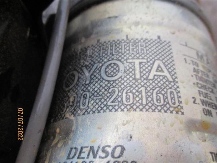 Brandstoffilter van een Toyota Auris (E18) 1.4 D-4D-F 16V 2013