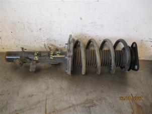 Gebruikte Veerschroef voor Ford Kuga II (DM2) 2.0 TDCi 16V 120 Prijs op aanvraag aangeboden door Autohandel-Smet Gebroeders NV