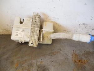 Gebruikte Ruitensproeiertank voor Seat Alhambra (7N) 2.0 TDI 16V Prijs op aanvraag aangeboden door Autohandel-Smet Gebroeders NV