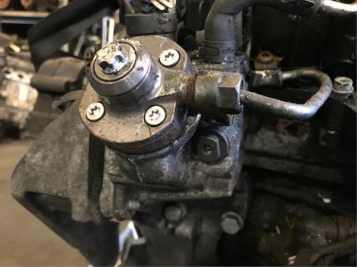 Gebruikte Dieselpomp Volkswagen Caddy Combi III (2KB,2KJ) 2.0 TDI 16V DPF Prijs op aanvraag aangeboden door Autohandel-Smet Gebroeders NV