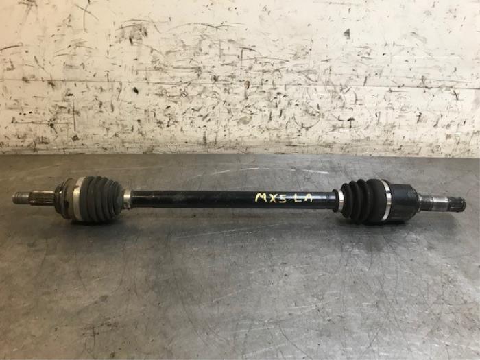 Gebruikte Aandrijfas links-achter Mazda MX-5 (ND) 1.5 Skyactiv G-131 16V Prijs op aanvraag aangeboden door Autohandel-Smet Gebroeders NV