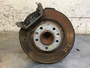 Gebruikte Fusee links-achter DS Automobiles DS 7 Crossback 1.5 BlueHDI 130 Prijs op aanvraag aangeboden door Autohandel-Smet Gebroeders NV