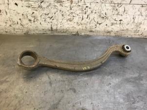 Gebruikte Draagarm onder links-achter DS Automobiles DS 7 Crossback 1.5 BlueHDI 130 Prijs op aanvraag aangeboden door Autohandel-Smet Gebroeders NV