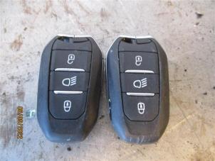 Gebruikte Sleutel DS Automobiles DS 7 Crossback 1.5 BlueHDI 130 Prijs op aanvraag aangeboden door Autohandel-Smet Gebroeders NV