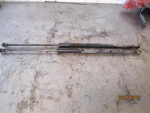 Gebruikte Gasdemperset Achterklep DS Automobiles DS 7 Crossback 1.5 BlueHDI 130 Prijs op aanvraag aangeboden door Autohandel-Smet Gebroeders NV