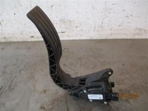 Gebruikte Gaspedaalpositie Sensor Renault Clio IV (5R) 1.5 Energy dCi 90 FAP Prijs op aanvraag aangeboden door Autohandel-Smet Gebroeders NV
