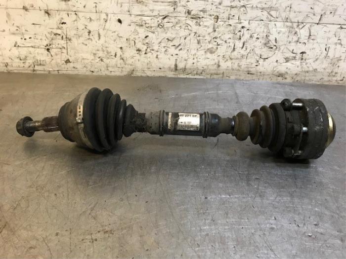 Gebruikte Steekas links-voor Volkswagen Golf IV Variant (1J5) 1.9 TDI 115 Prijs op aanvraag aangeboden door Autohandel-Smet Gebroeders NV