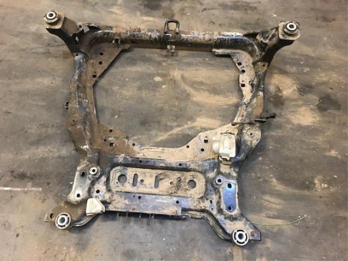 Gebruikte Subframe Landrover Range Rover Evoque (LVJ/LVS) 2.0 D 150 16V Prijs op aanvraag aangeboden door Autohandel-Smet Gebroeders NV