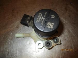 Gebruikte Pomp adblue Mercedes C (W205) C-200 1.6 CDI BlueTEC, C-200 d 16V Prijs op aanvraag aangeboden door Autohandel-Smet Gebroeders NV