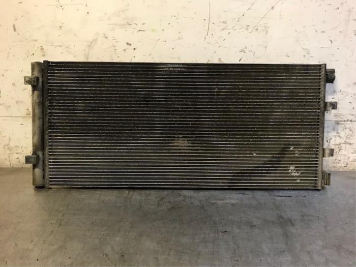 Gebruikte Airco Condensor Renault Master III (JV) 2.3 dCi 16V 145 Prijs op aanvraag aangeboden door Autohandel-Smet Gebroeders NV