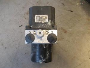 Gebruikte ABS Pomp Renault Master III (JV) 2.3 dCi 16V 145 Prijs op aanvraag aangeboden door Autohandel-Smet Gebroeders NV