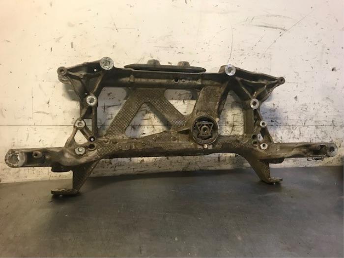 Gebruikte Subframe Volkswagen Passat Variant (3G5) 1.6 TDI 16V Prijs op aanvraag aangeboden door Autohandel-Smet Gebroeders NV
