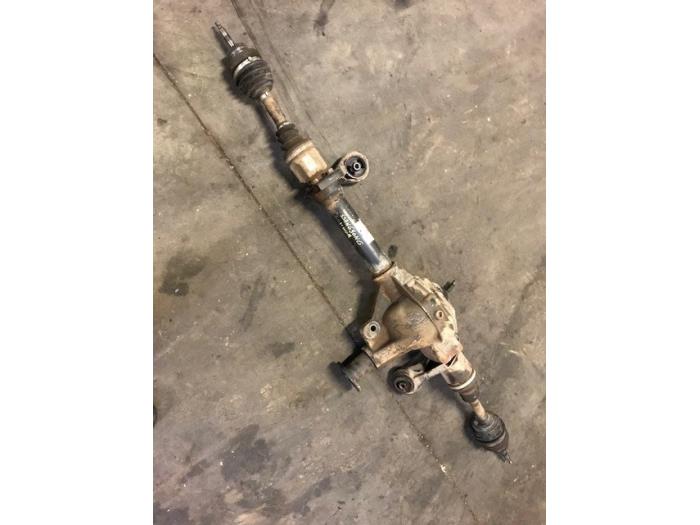Gebruikte Aandrijfas links-voor Ssang Yong Rexton W 2.2 RX 220 E-XDI 16V 4WD Prijs op aanvraag aangeboden door Autohandel-Smet Gebroeders NV