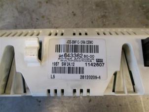 Gebruikte Display Interieur Peugeot 807 2.0 HDi 16V 120 Prijs op aanvraag aangeboden door Autohandel-Smet Gebroeders NV