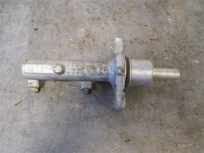 Gebruikte Hoofdremcilinder Toyota Hilux IV 3.0 D4-D 16V 4x4 Prijs op aanvraag aangeboden door Autohandel-Smet Gebroeders NV